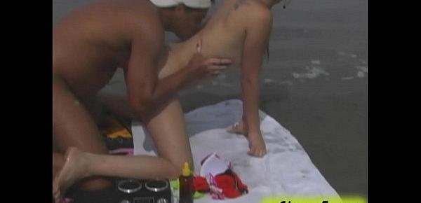 Fodendo na Praia com Desconhecidos